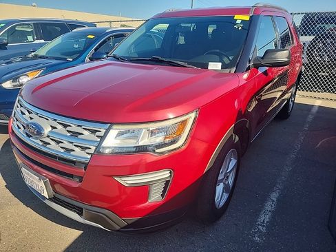 Used 2018 Ford Explorer XLT FWD image 4