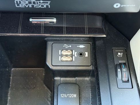 Used 2023 Lexus GX 460 Premium w/ Accessory Package image 35