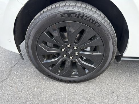 Used 2025 Ford Expedition Platinum w/ Stealth Appearance Package AWD/4WD image 17