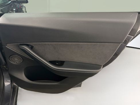Used 2021 Tesla Model Y Long Range AWD/4WD image 33