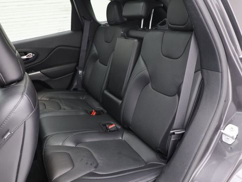 Used 2020 Jeep Cherokee Limited image 11