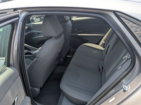 Used 2025 Hyundai Elantra SEL FWD image 28