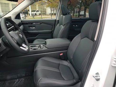 New 2025 Honda Pilot Touring image 12