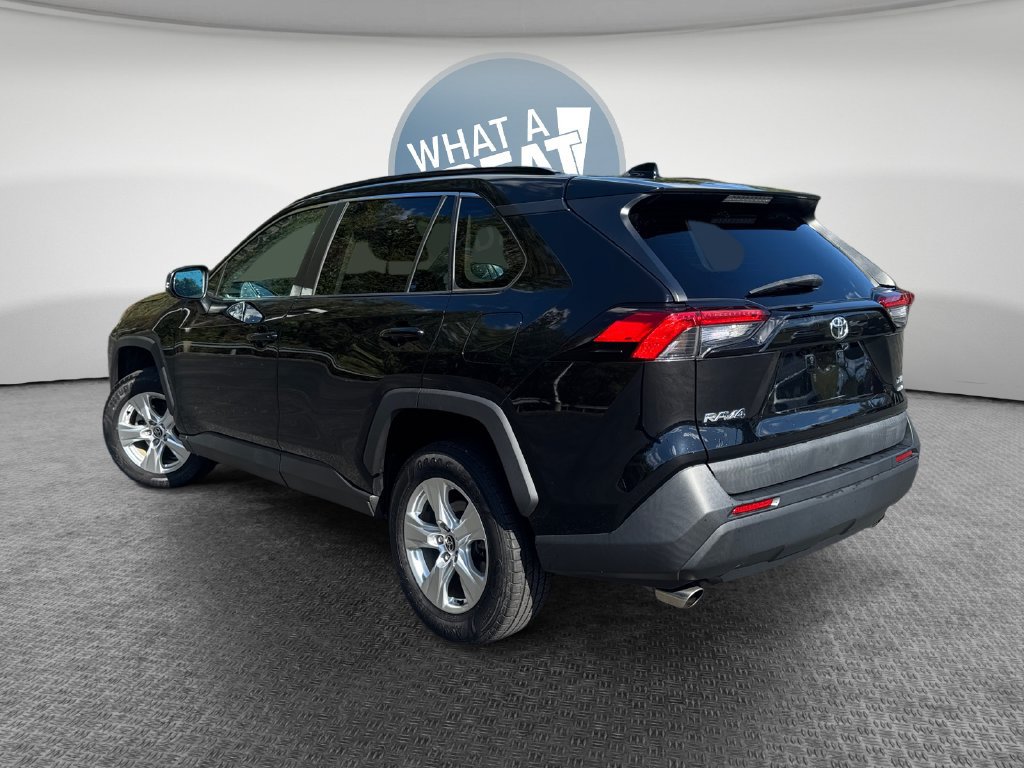 Used 2021 Toyota RAV4 XLE AWD/4WD image 6