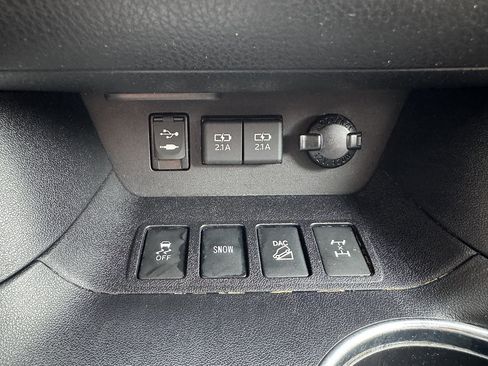 Certified 2019 Toyota Highlander Limited AWD/4WD image 22