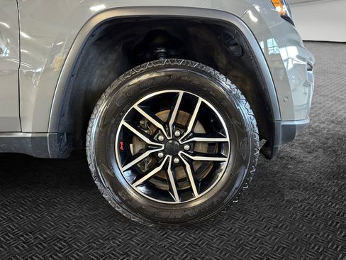 Used 2019 Jeep Grand Cherokee Trailhawk AWD/4WD image 11