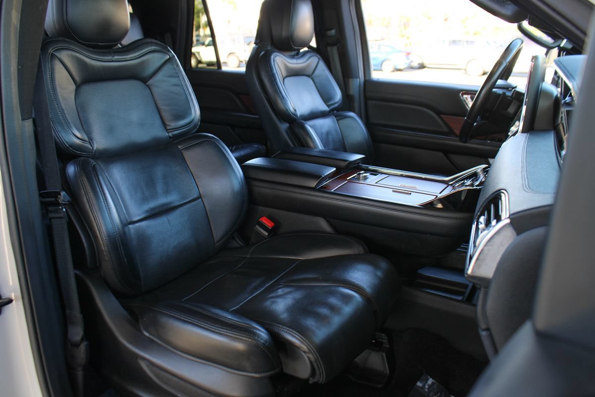 Used 2020 Lincoln Navigator L Reserve w/ Equipment Group 208A Reserve AWD/4WD image 22