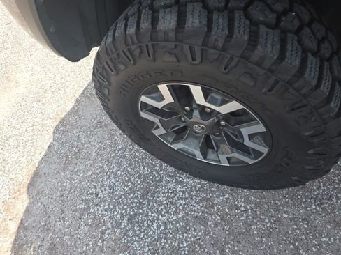 Used 2021 Toyota Tacoma TRD Off-Road w/ Technology Package RWD image 7