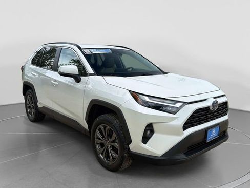 Used 2022 Toyota RAV4 XLE Premium AWD/4WD image 9