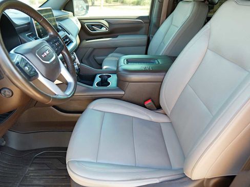 Used 2021 GMC Yukon XL SLT w/ SLT Luxury Plus Package image 10