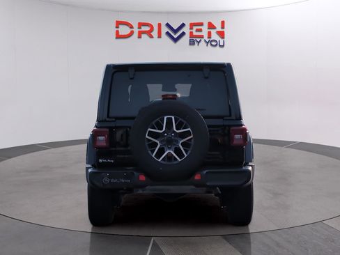 Used 2025 Jeep Wrangler Sahara AWD/4WD image 4