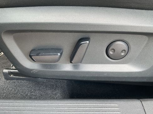 Used 2025 Nissan Rogue SV FWD image 9