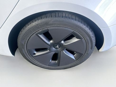 Used 2023 Tesla Model 3 Standard Range image 11