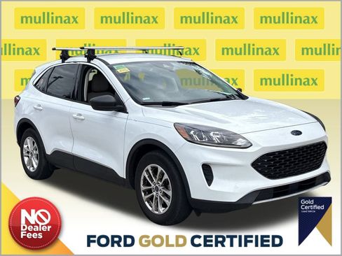 Used 2022 Ford Escape SE image 1