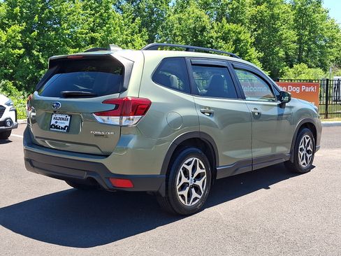 Used 2020 Subaru Forester Premium AWD/4WD image 7
