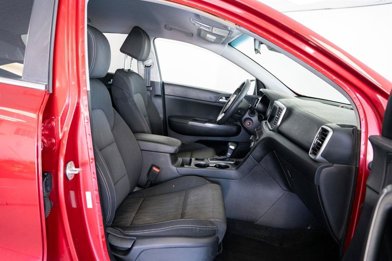 Used 2020 Kia Sportage LX AWD/4WD image 12