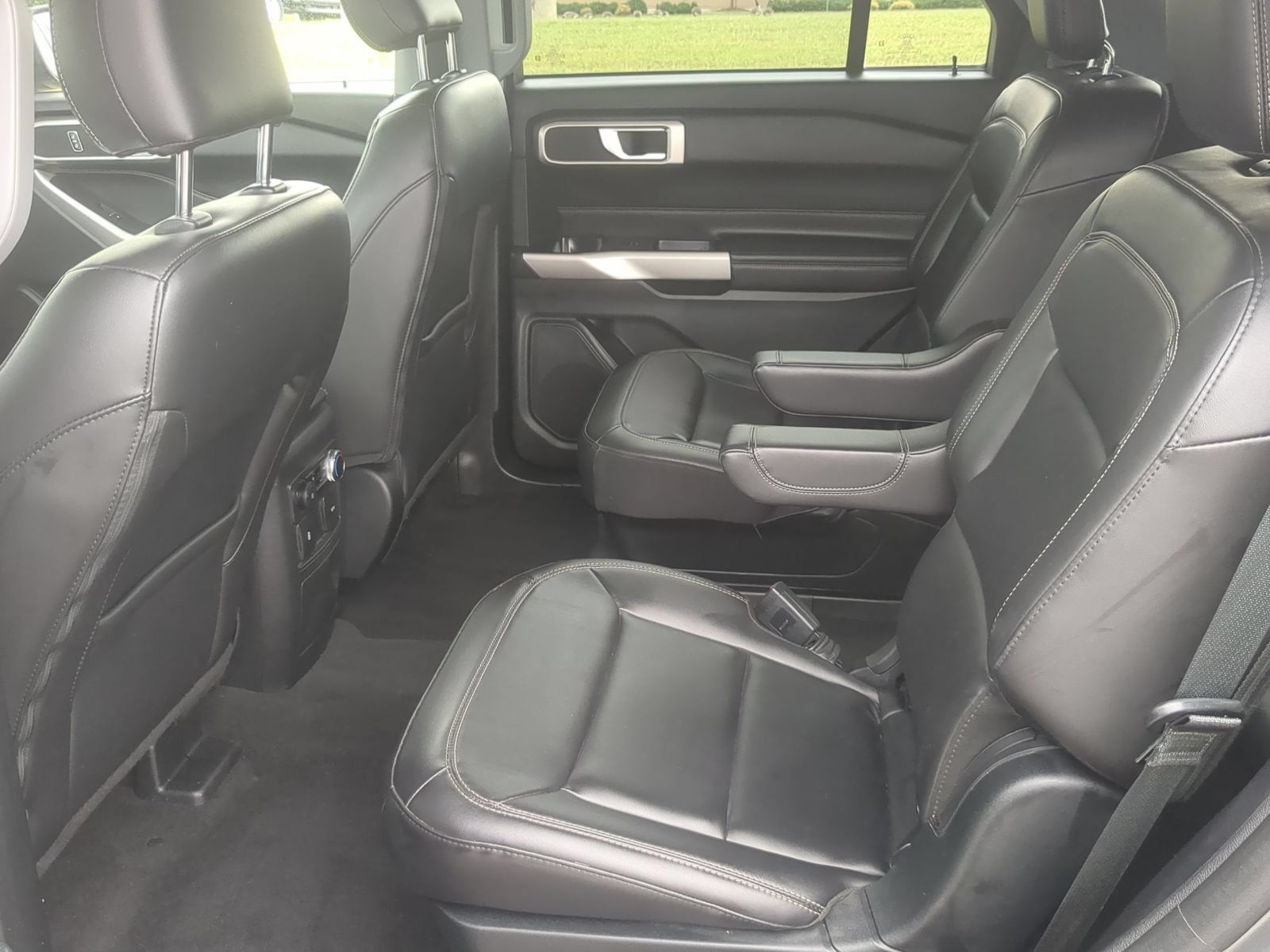 Used 2022 Ford Explorer XLT w/ Equipment Group 202A RWD image 29
