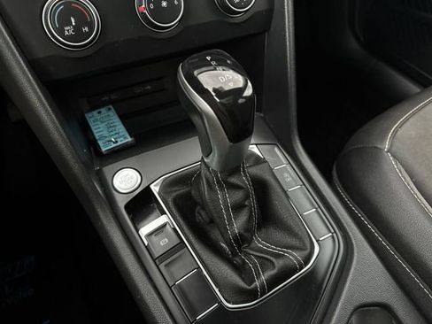 Certified 2022 Volkswagen Taos SE image 15