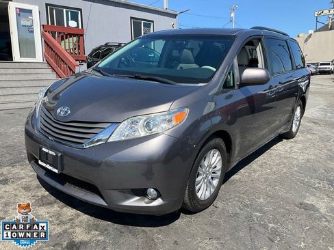 Used 2014 Toyota Sienna XLE image 91