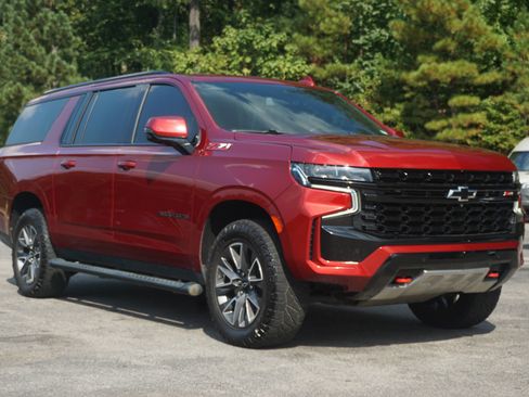 Used 2023 Chevrolet Suburban Z71 w/ Luxury Package image 11