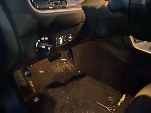 Used 2022 Dodge Challenger GT w/ Blacktop Package image 9