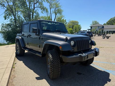 Used 2017 Jeep Wrangler Unlimited Sport AWD/4WD image 3