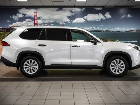 Used 2024 Toyota Grand Highlander AWD image 5