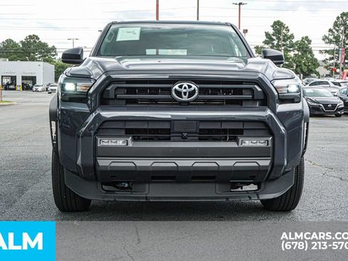 Used 2025 Toyota 4Runner SR5 AWD/4WD image 9