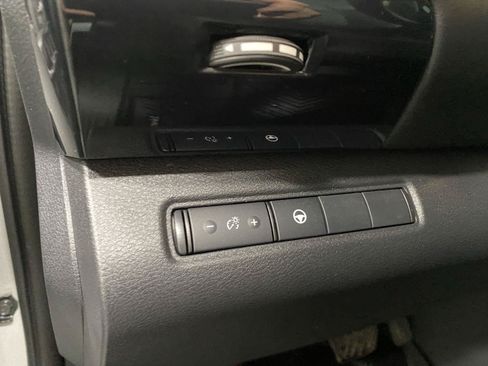 Used 2024 Nissan Pathfinder SV AWD/4WD image 22