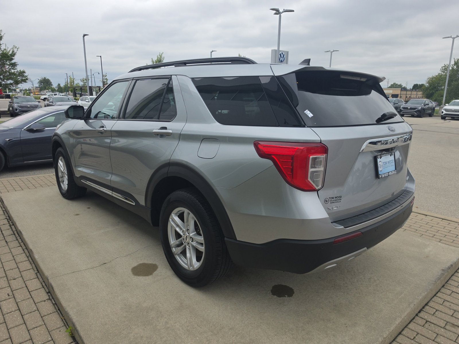 Used 2023 Ford Explorer XLT w/ Equipment Group 202A AWD/4WD image 6