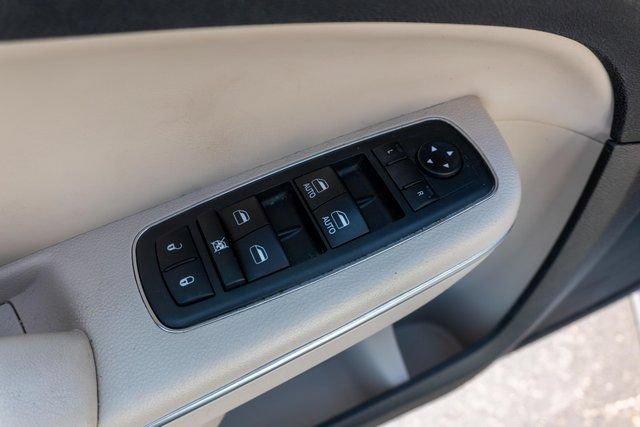 Used 2018 Chrysler 300 Limited w/ Safetytec Plus Group AWD/4WD image 19