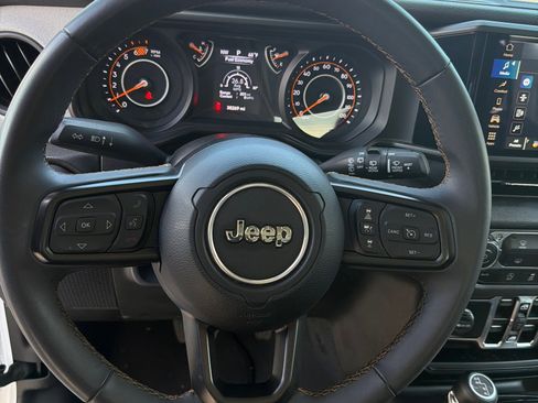 Used 2024 Jeep Wrangler Unlimited Sport AWD/4WD image 16