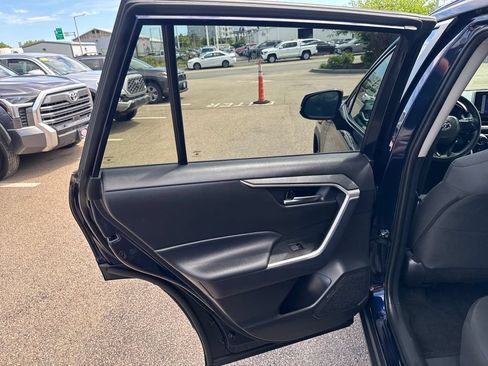 Used 2025 Toyota RAV4 XLE AWD/4WD image 39