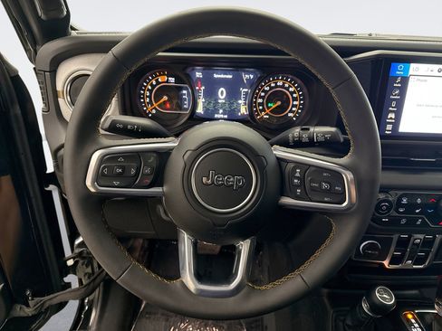 Used 2024 Jeep Wrangler Unlimited Sahara AWD/4WD image 12