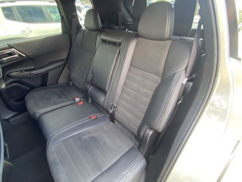 Used 2024 Mitsubishi Outlander SE AWD/4WD image 25