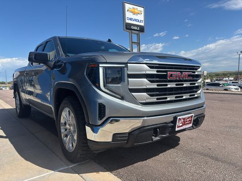 Used 2023 GMC Sierra 1500 SLE w/ Enhanced Capability Package AWD/4WD image 4