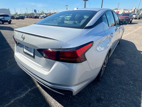 Used 2025 Nissan Altima 2.5 SV FWD image 9