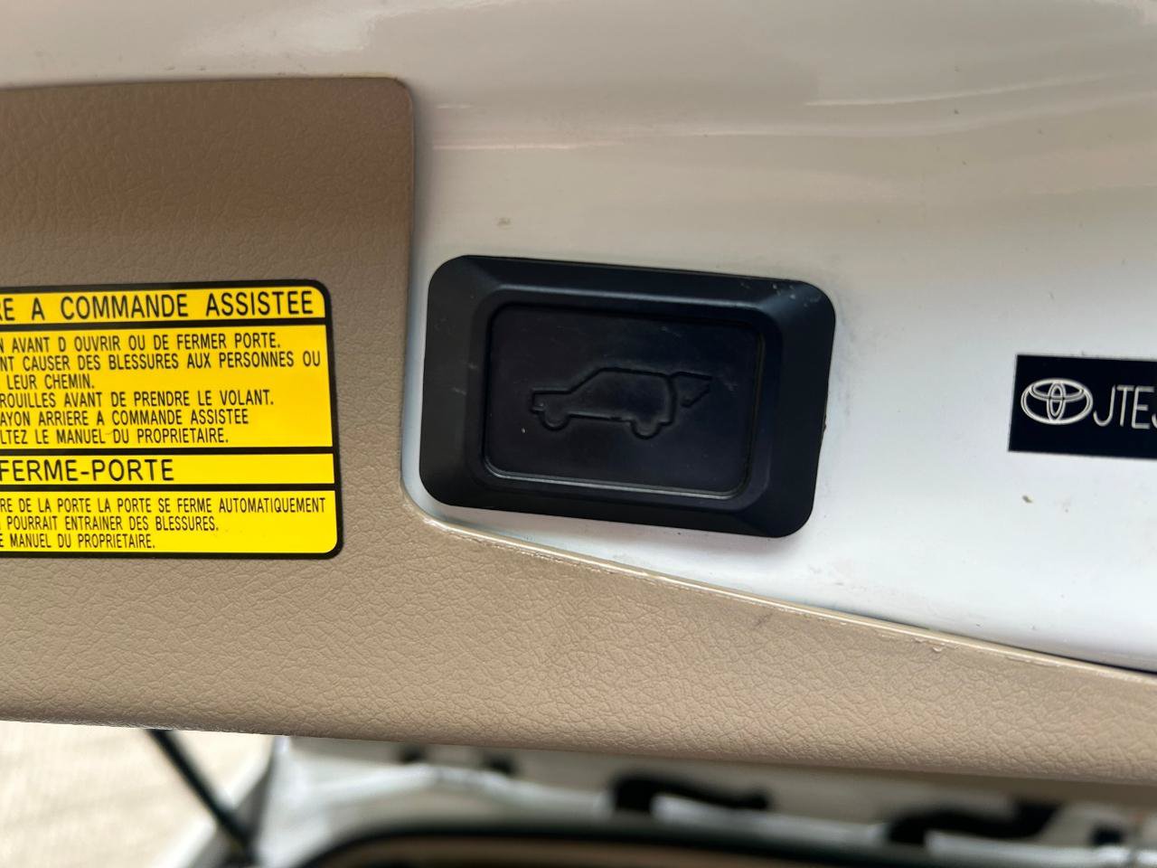 Used 2010 Toyota Highlander Limited AWD/4WD image 16