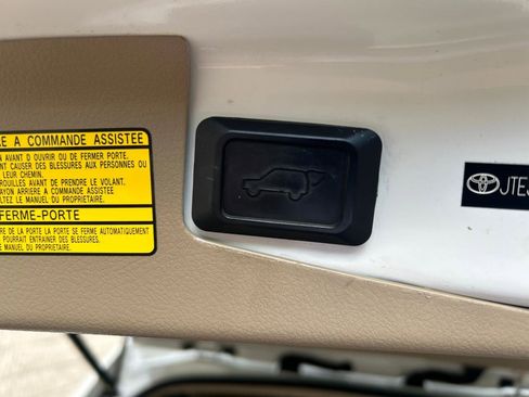 Used 2010 Toyota Highlander Limited image 16