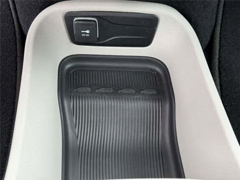 Used 2023 Chrysler Pacifica Touring-L FWD image 12