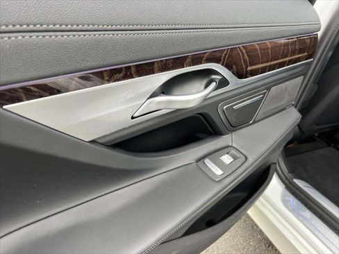 Used 2021 BMW 750i xDrive image 11