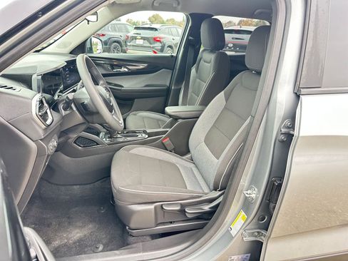 Used 2025 Chevrolet TrailBlazer LT image 37