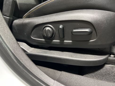 Used 2019 Chevrolet Equinox Premier image 12