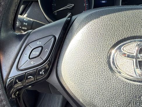 Used 2018 Toyota C-HR XLE image 7