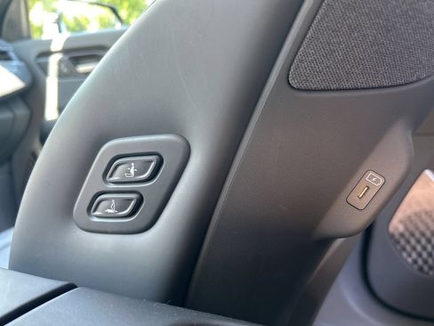 Used 2024 Kia EV9 Light Long Range RWD image 17