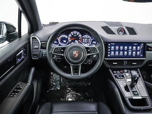 Used 2023 Porsche Cayenne image 16