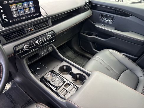 Certified 2025 Honda Pilot TrailSport image 26