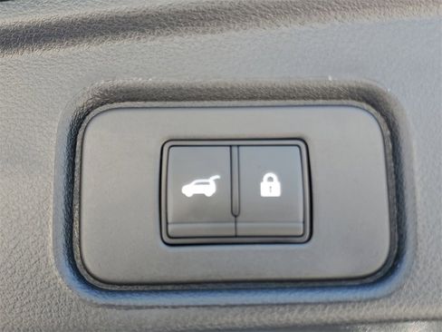 Certified 2025 Nissan Pathfinder SL image 10