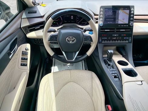Used 2019 Toyota Avalon Limited FWD image 16