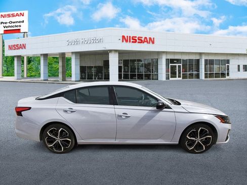 Used 2024 Nissan Altima 2.5 SR FWD image 5